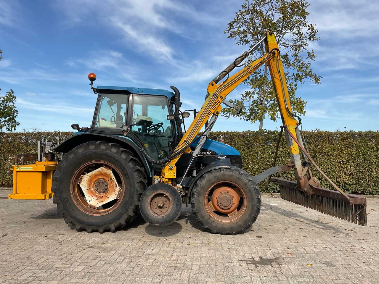 New Holland TS100 - Farm tractor: picture 4 New Holland TS100 - Farm tractor: picture 4