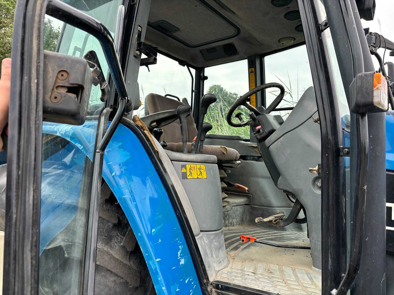 Farm tractor New Holland ts90: picture 28