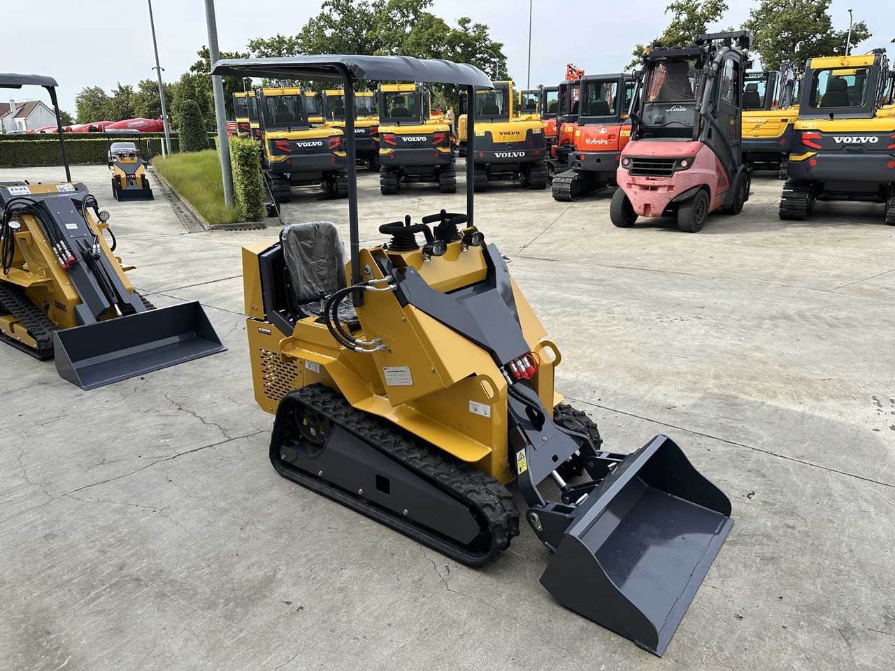 Newrick SI360 - Skid steer loader: picture 3 Newrick SI360 - Skid steer loader: picture 3