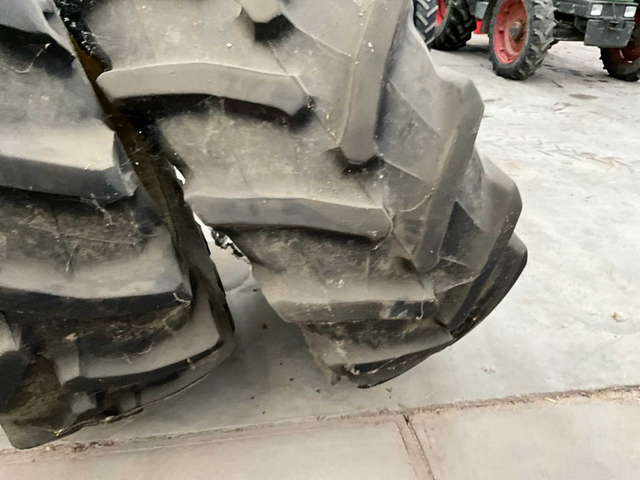 Pirelli TM700 - Wheels and tires for Farm tractor: picture 4 Pirelli TM700 - Wheels and tires for Farm tractor: picture 4