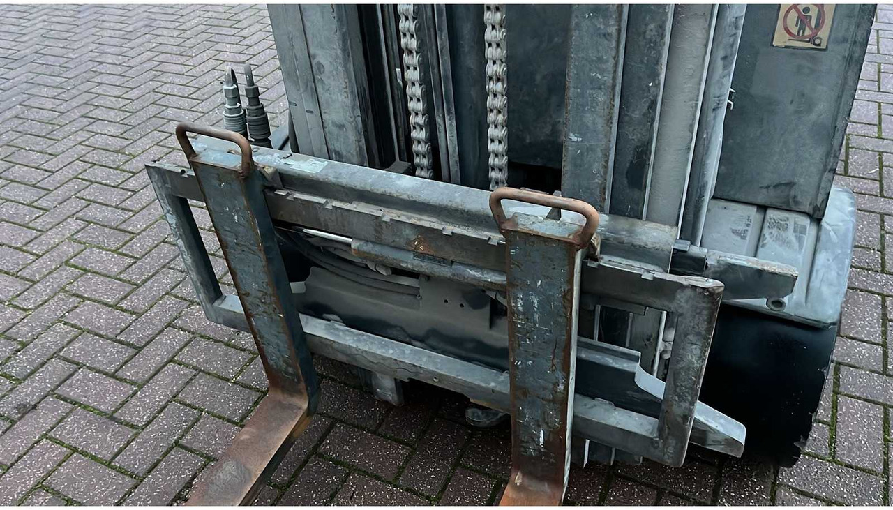 STILL - 2000 - R60-25 - FORKLIFT - Forklift: picture 5 STILL - 2000 - R60-25 - FORKLIFT - Forklift: picture 5