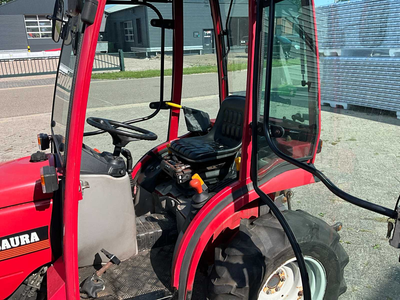 Compact tractor Shibaura ST318: picture 20