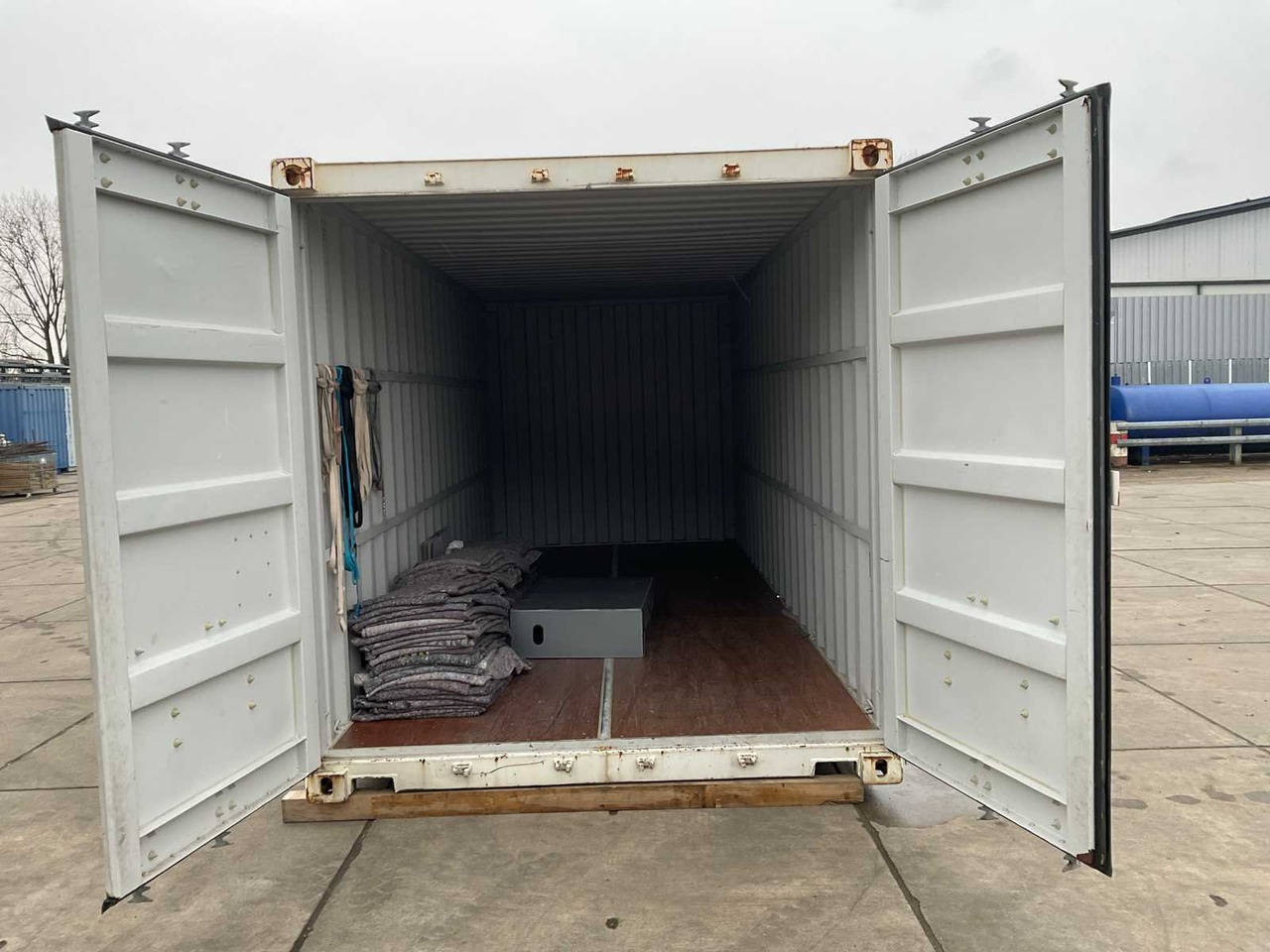 Shipping container - Shipping container: picture 2 Shipping container - Shipping container: picture 2