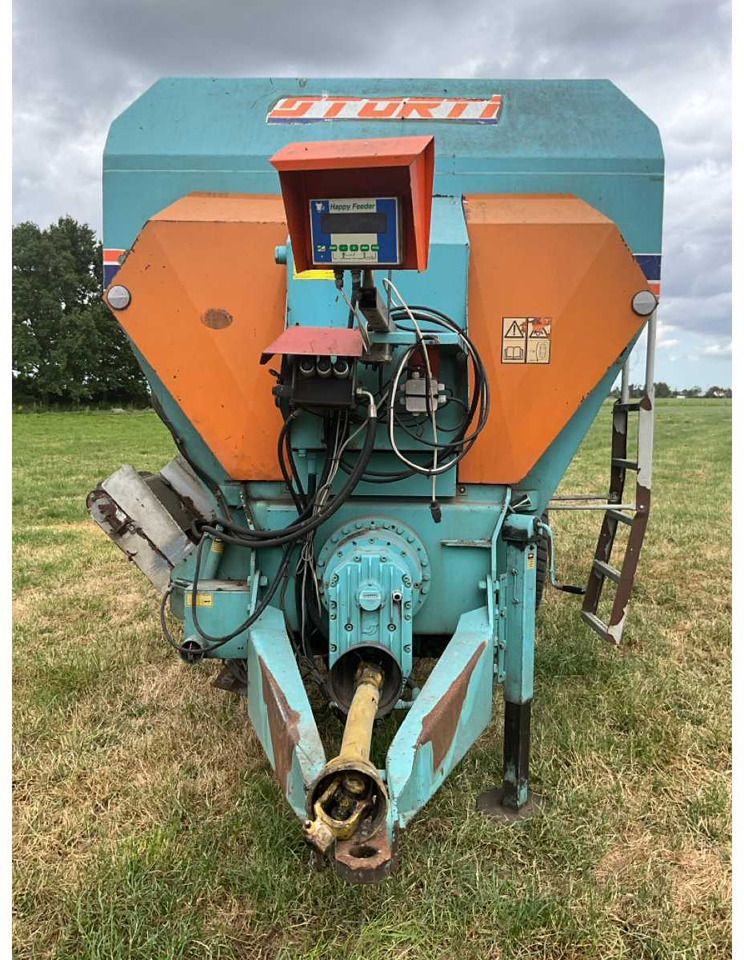 Storti Labrador 160 - Forage mixer wagon: picture 2 Storti Labrador 160 - Forage mixer wagon: picture 2