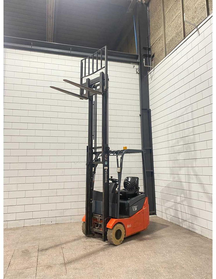 TOYOTA - 2012 - 7FBEST13 - FORKLIFT - SIDE-SHIFT - Forklift: picture 3 TOYOTA - 2012 - 7FBEST13 - FORKLIFT - SIDE-SHIFT - Forklift: picture 3