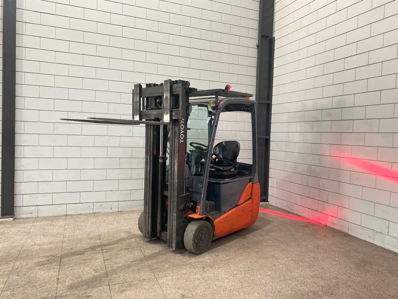 TOYOTA - 2012 - 8 FBEKT 16 - FORKLIFT TRIPLEX - FREE-LIFT - SIDE-SHIFT - Forklift: picture 3 TOYOTA - 2012 - 8 FBEKT 16 - FORKLIFT TRIPLEX - FREE-LIFT - SIDE-SHIFT - Forklift: picture 3