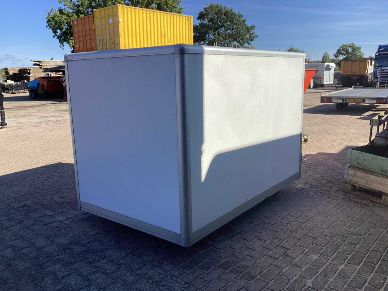 BODY BODY - Trailer: picture 3 BODY BODY - Trailer: picture 3