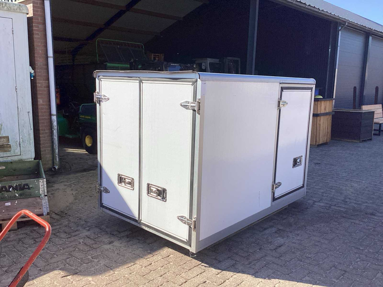 BODY BODY - Trailer: picture 1 BODY BODY - Trailer: picture 1