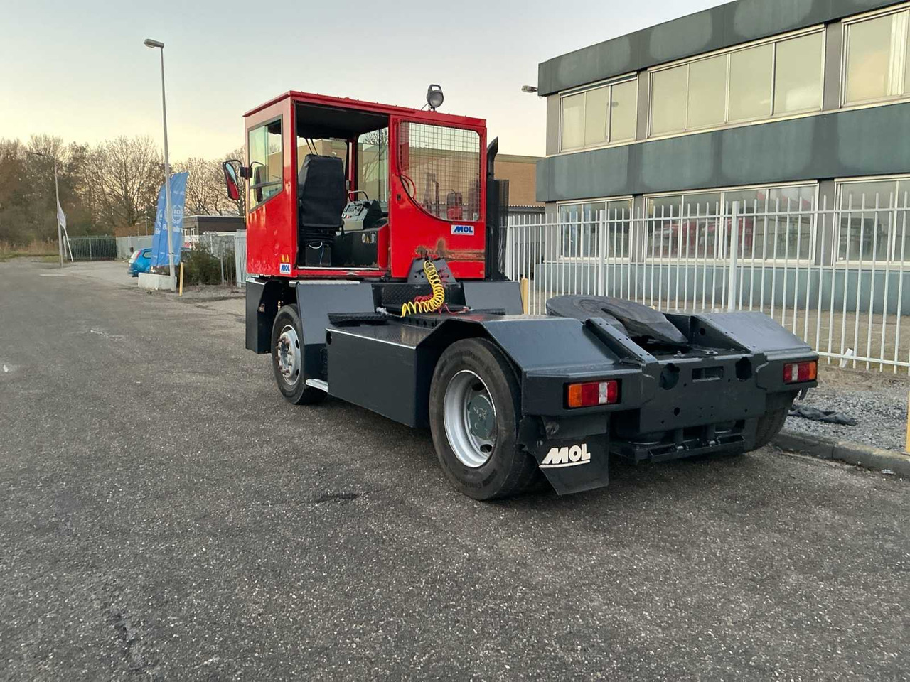 2005 MOL YT200/4X2 TERMINAL TRUCK - Truck: picture 4 2005 MOL YT200/4X2 TERMINAL TRUCK - Truck: picture 4