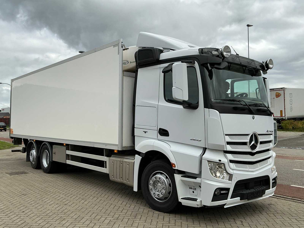 2013 MERCEDES-BENZ ACTROS 2542 CONDITIONED TRUCK - Truck: picture 3 2013 MERCEDES-BENZ ACTROS 2542 CONDITIONED TRUCK - Truck: picture 3