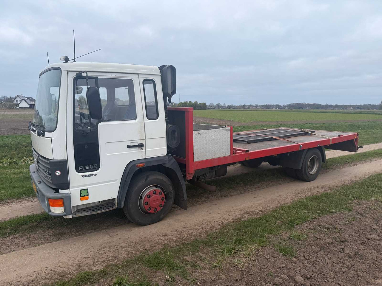 VOLVO - FL608-4X2-J 75 - TRUCK - 1993 - Truck: picture 2 VOLVO - FL608-4X2-J 75 - TRUCK - 1993 - Truck: picture 2