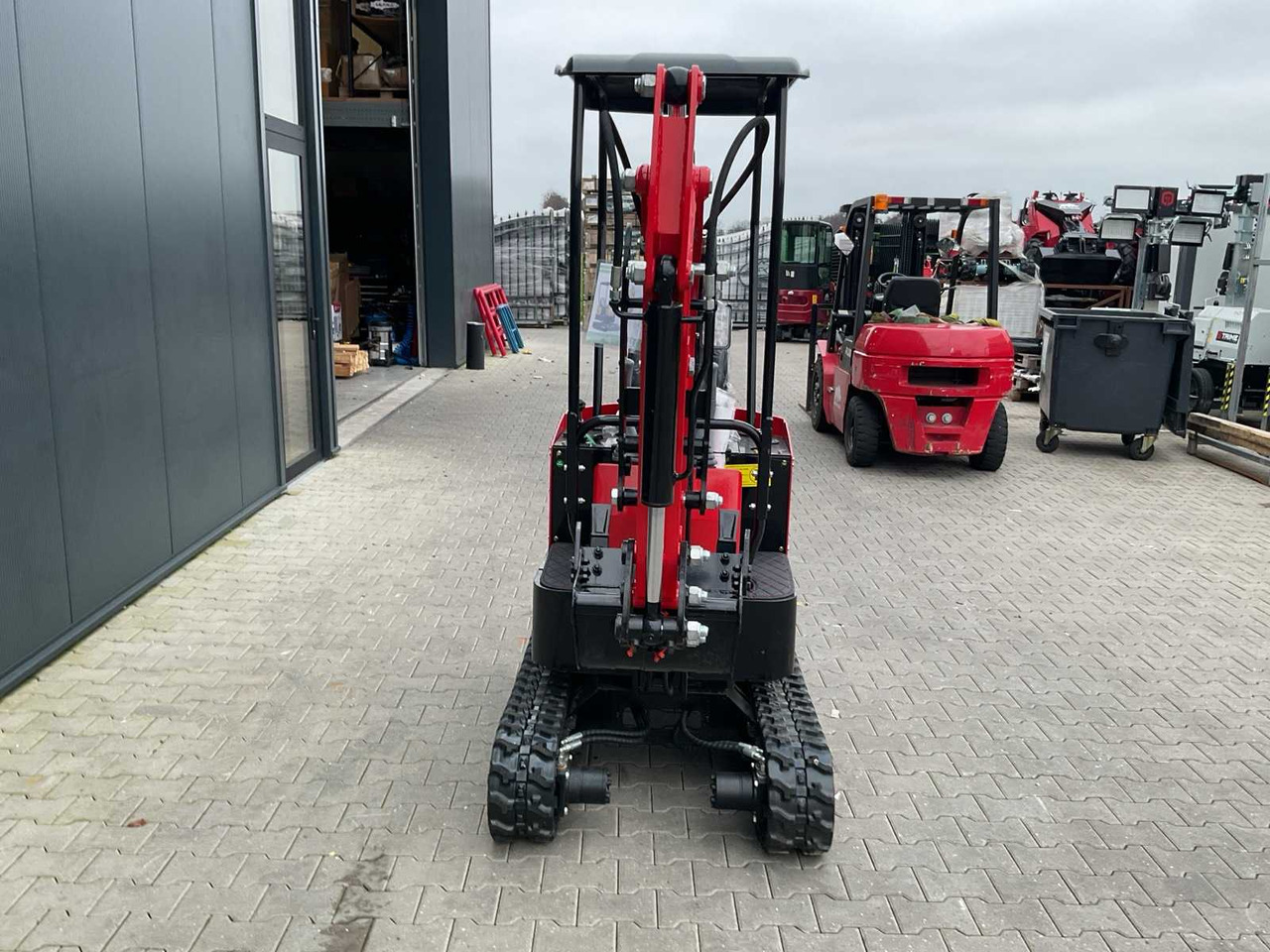 Mini excavator VICSEC - VC13-R - MINI EXCAVATOR: picture 8 Mini excavator VICSEC - VC13-R - MINI EXCAVATOR: picture 8