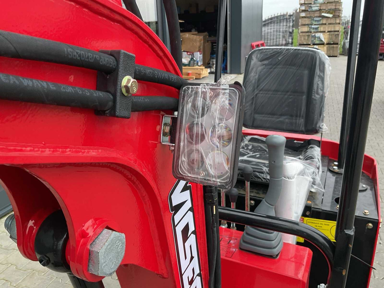 Mini excavator VICSEC - VC13-R - MINI EXCAVATOR: picture 18 Mini excavator VICSEC - VC13-R - MINI EXCAVATOR: picture 18