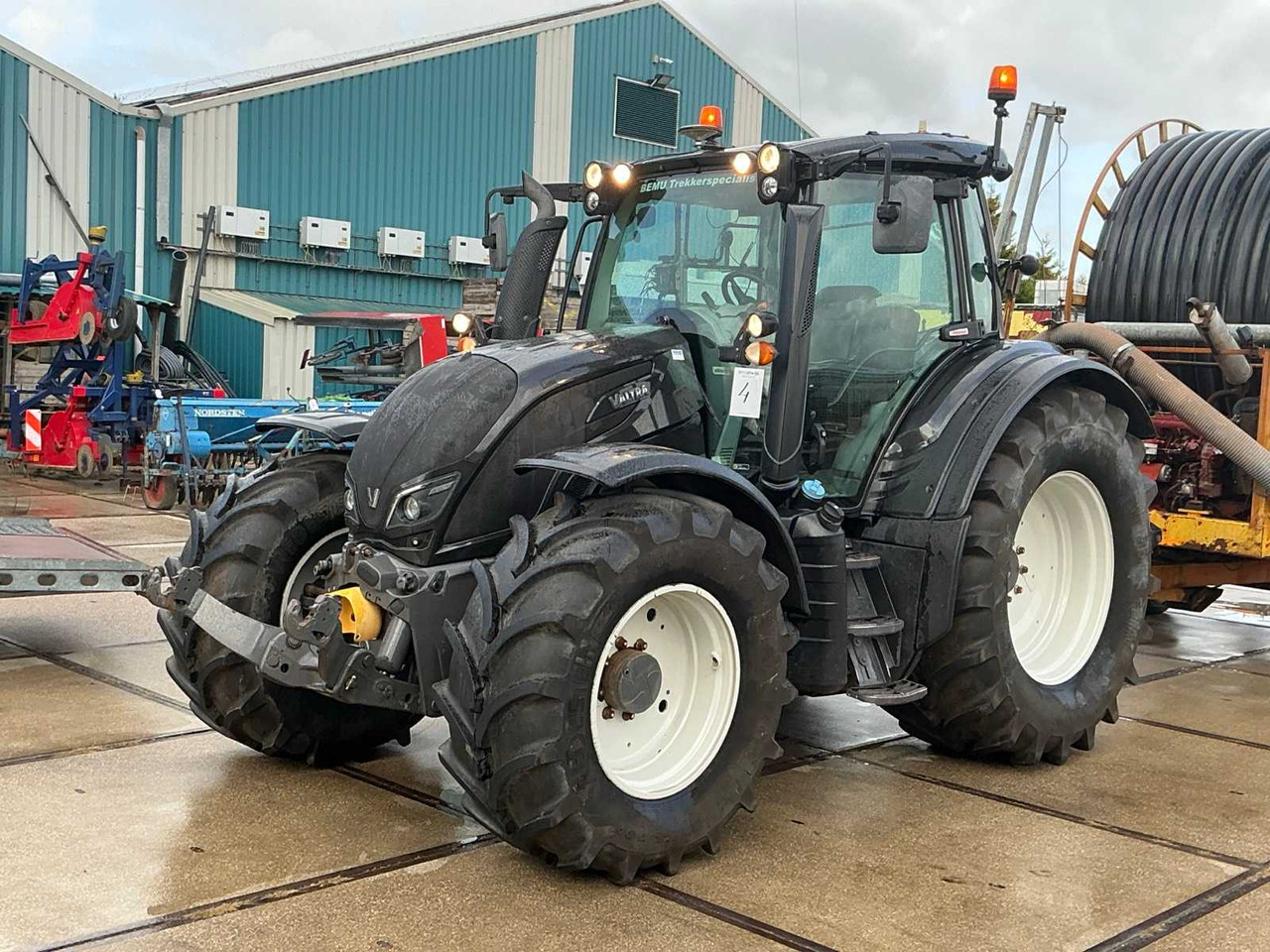 Valtra N174 edition 25 - Farm tractor: picture 2 Valtra N174 edition 25 - Farm tractor: picture 2