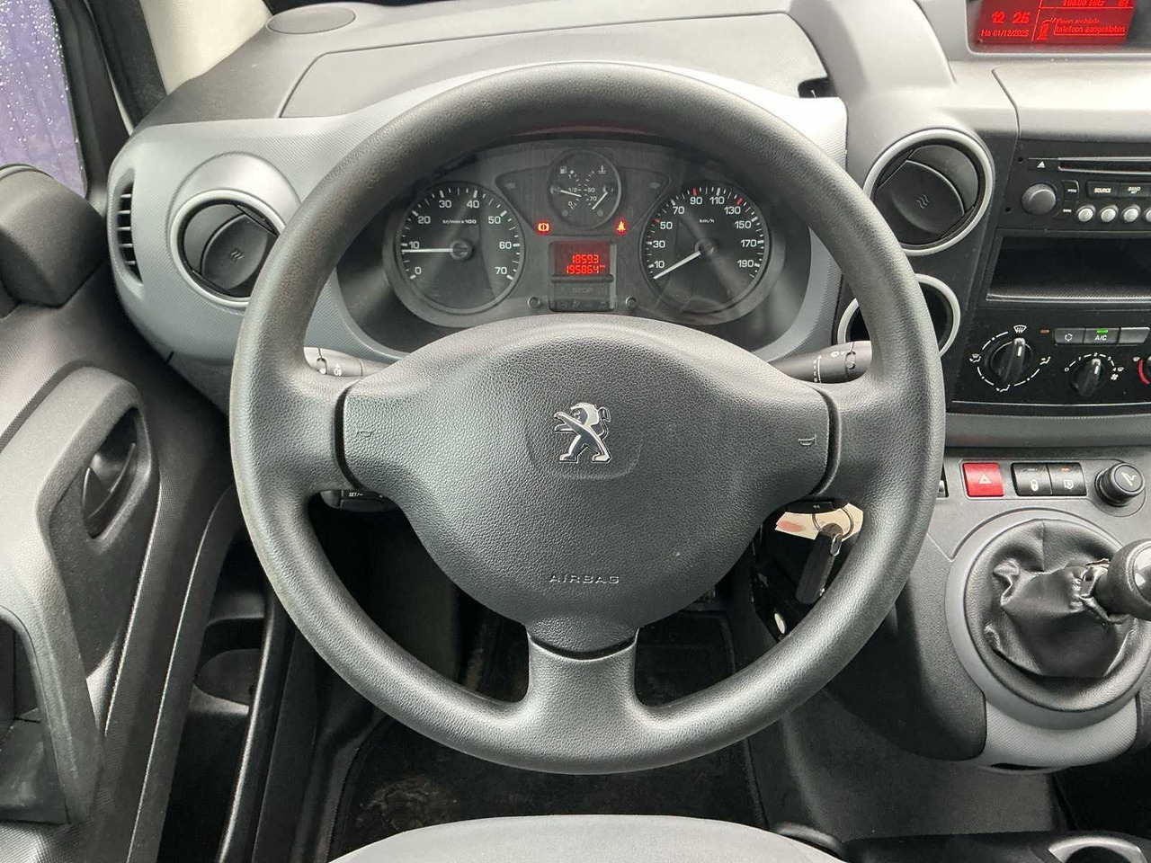 Van 2016 - PEUGEOT - PARTNER - 122 1.6 BLUEHDI L1XR - COMMERCIAL VEHICLE: picture 11 Van 2016 - PEUGEOT - PARTNER - 122 1.6 BLUEHDI L1XR - COMMERCIAL VEHICLE: picture 11