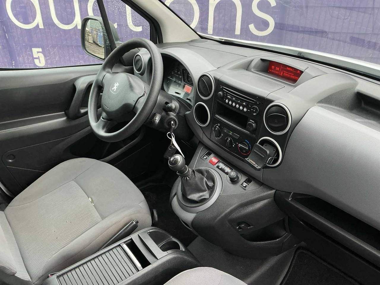 Van 2016 - PEUGEOT - PARTNER - 122 1.6 BLUEHDI L1XR - COMMERCIAL VEHICLE: picture 8 Van 2016 - PEUGEOT - PARTNER - 122 1.6 BLUEHDI L1XR - COMMERCIAL VEHICLE: picture 8