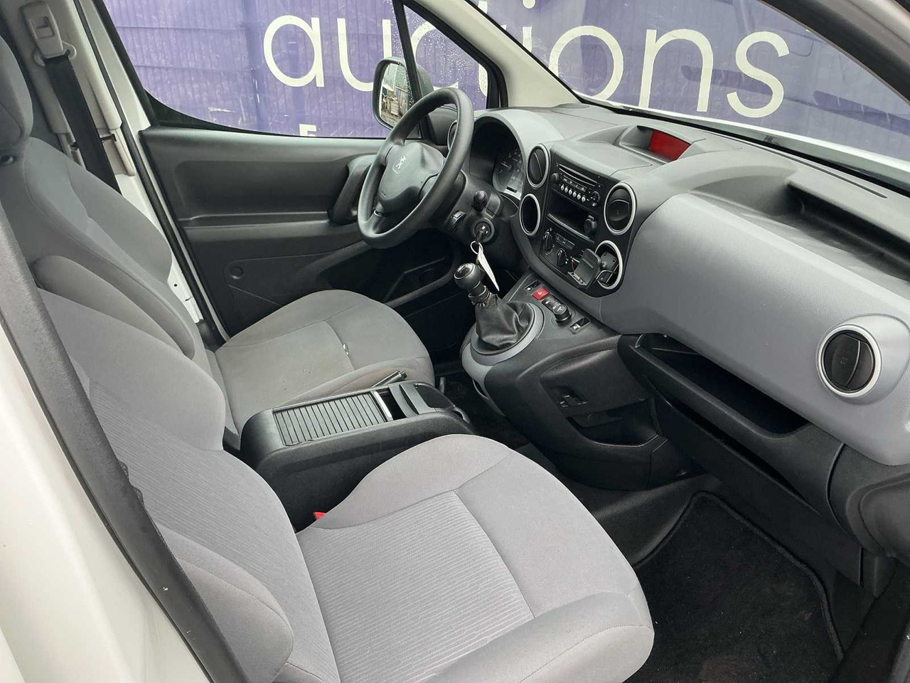 Van 2016 - PEUGEOT - PARTNER - 122 1.6 BLUEHDI L1XR - COMMERCIAL VEHICLE: picture 7 Van 2016 - PEUGEOT - PARTNER - 122 1.6 BLUEHDI L1XR - COMMERCIAL VEHICLE: picture 7