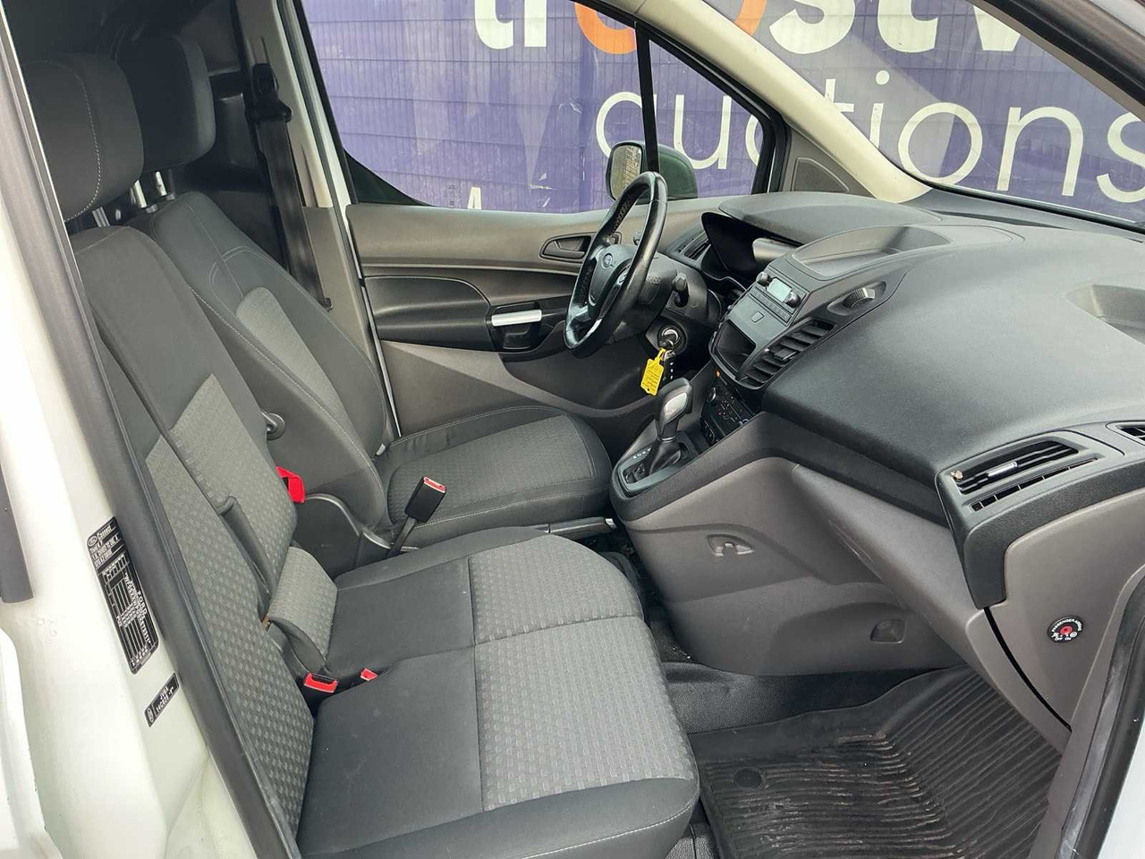 2019 - FORD - TRANSIT CONNECT - 1.5 ECOBLUE L2 TREND - COMMERCIAL VEHICLE - Van: picture 5 2019 - FORD - TRANSIT CONNECT - 1.5 ECOBLUE L2 TREND - COMMERCIAL VEHICLE - Van: picture 5