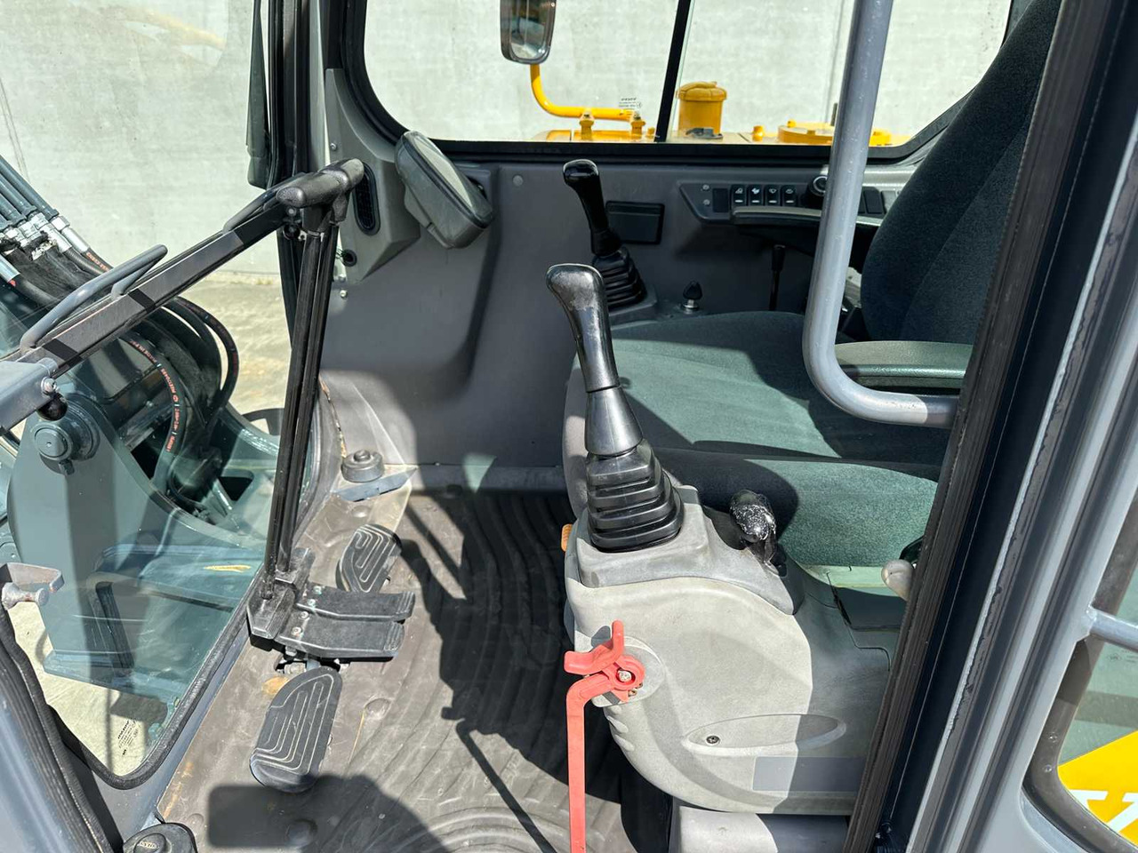 Crawler excavator Volvo EC55D: picture 23