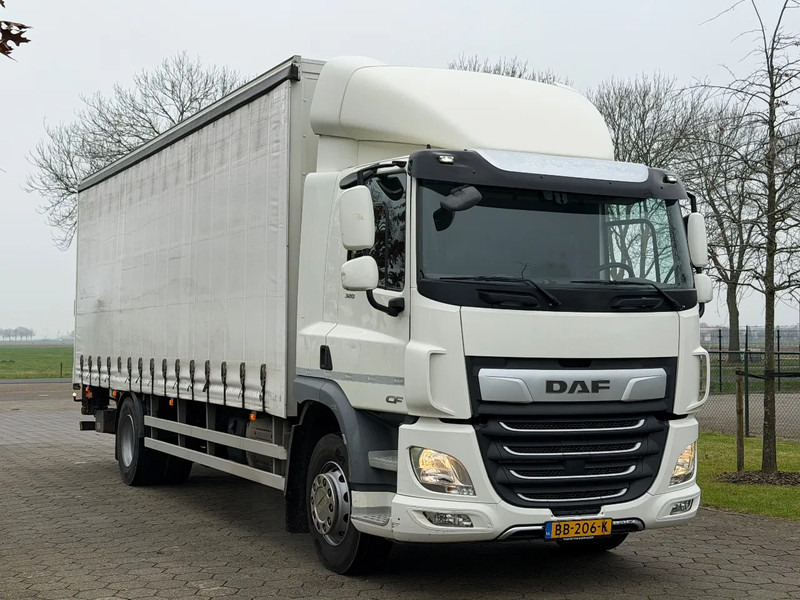 DAF CF 320 CF 300 - Curtainsider truck: picture 2 DAF CF 320 CF 300 - Curtainsider truck: picture 2