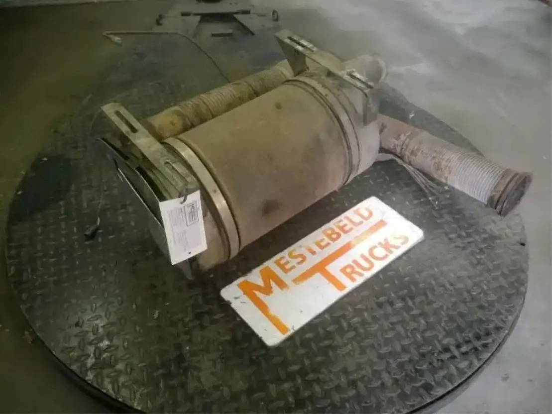 DAF CF 75 Roetfilter Euro 3 - Muffler/ Exhaust system for Truck: picture 1 DAF CF 75 Roetfilter Euro 3 - Muffler/ Exhaust system for Truck: picture 1
