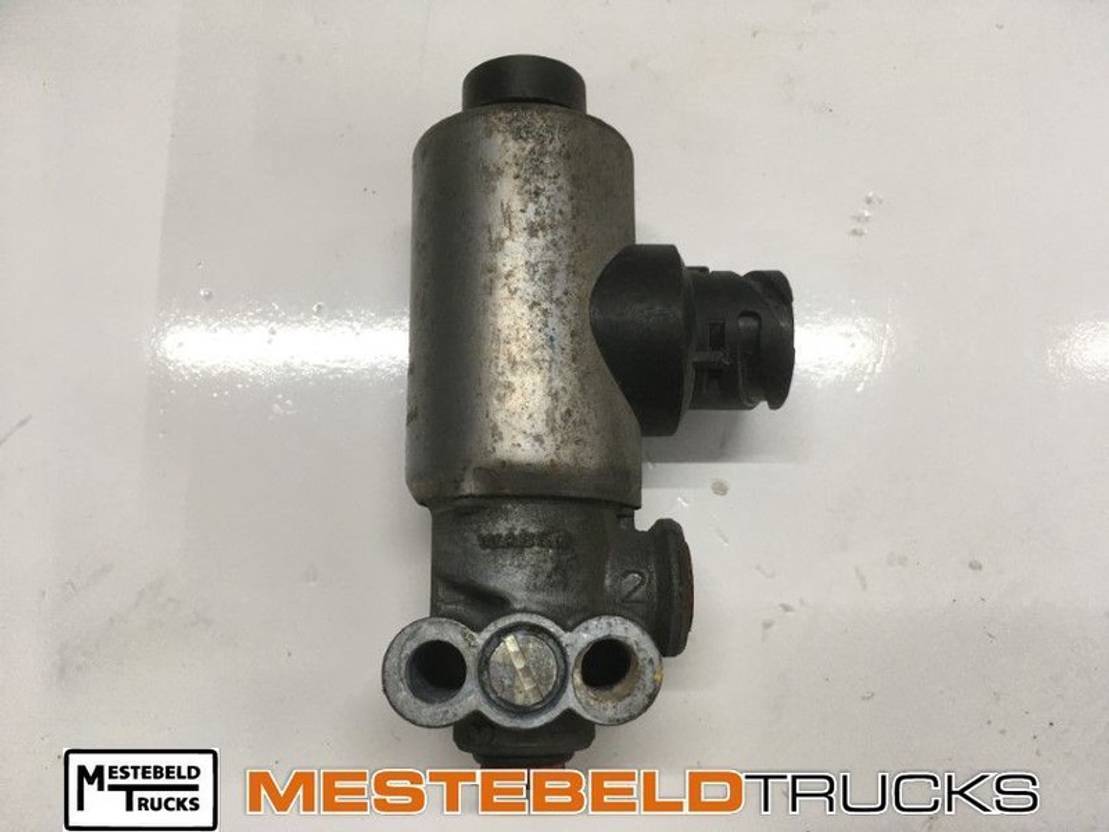 DAF CF 85 Magneetventiel - Brake valve for Truck: picture 1 DAF CF 85 Magneetventiel - Brake valve for Truck: picture 1