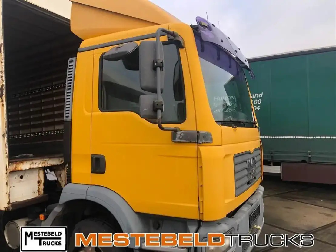 MAN Cabine TGM 15.240 - Cab and interior for Truck: picture 1 MAN Cabine TGM 15.240 - Cab and interior for Truck: picture 1