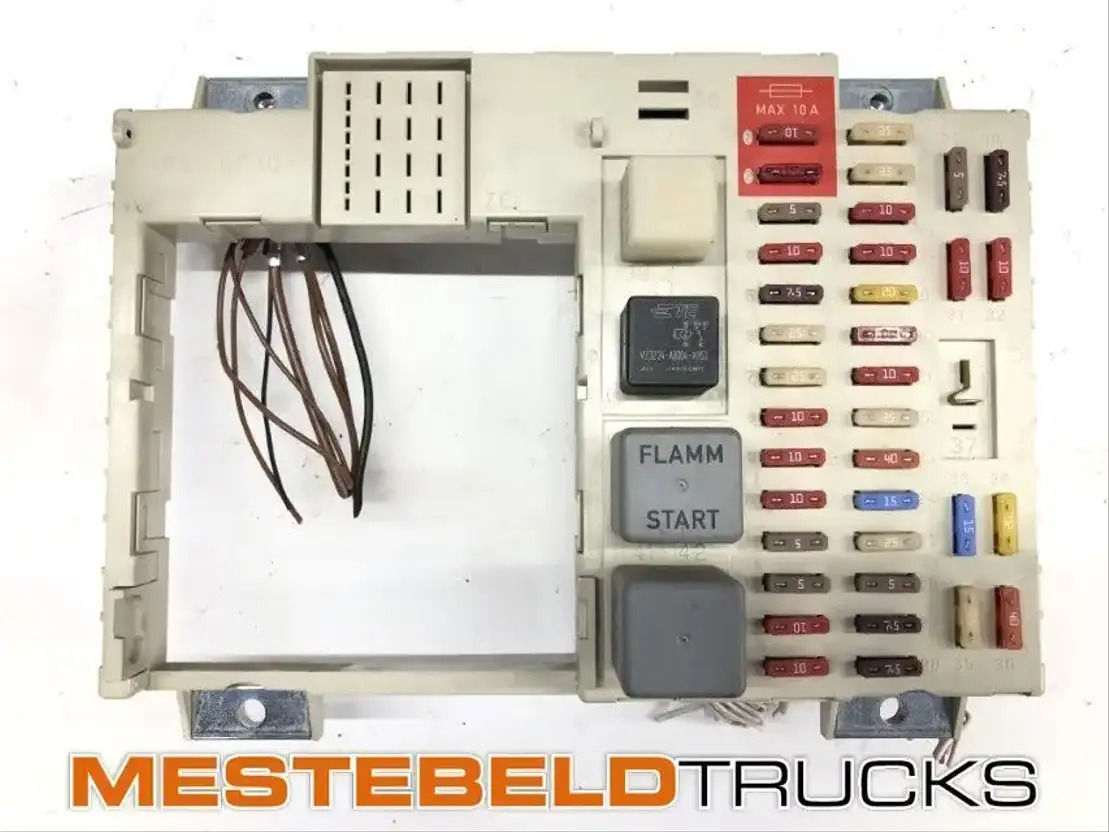 MAN Zekeringkast TGA - Electrical system for Truck: picture 1 MAN Zekeringkast TGA - Electrical system for Truck: picture 1