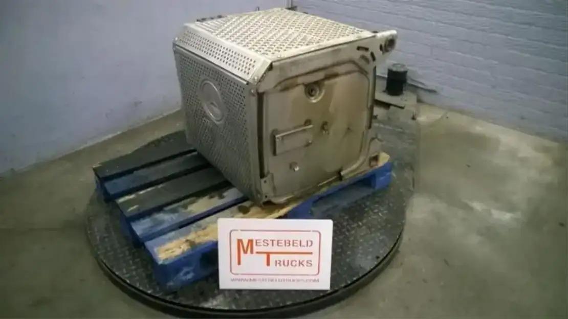 Mercedes-Benz Katalysator 230 L - Muffler/ Exhaust system for Truck: picture 1 Mercedes-Benz Katalysator 230 L - Muffler/ Exhaust system for Truck: picture 1