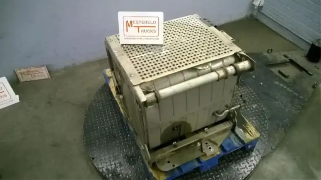 Mercedes-Benz Katalysator 230 L - Muffler/ Exhaust system for Truck: picture 2 Mercedes-Benz Katalysator 230 L - Muffler/ Exhaust system for Truck: picture 2