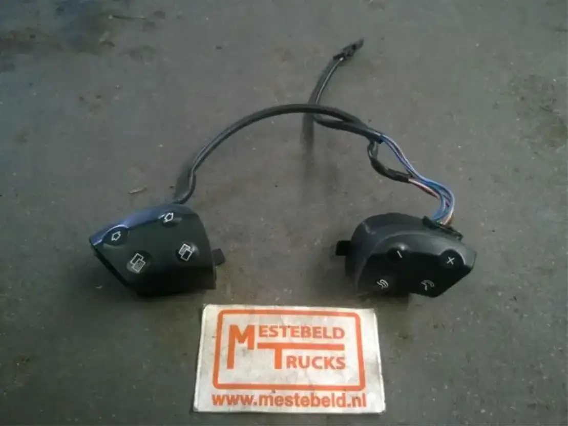 Mercedes-Benz Multiplexschakelaars Actros MP3 - Electrical system for Truck: picture 1 Mercedes-Benz Multiplexschakelaars Actros MP3 - Electrical system for Truck: picture 1