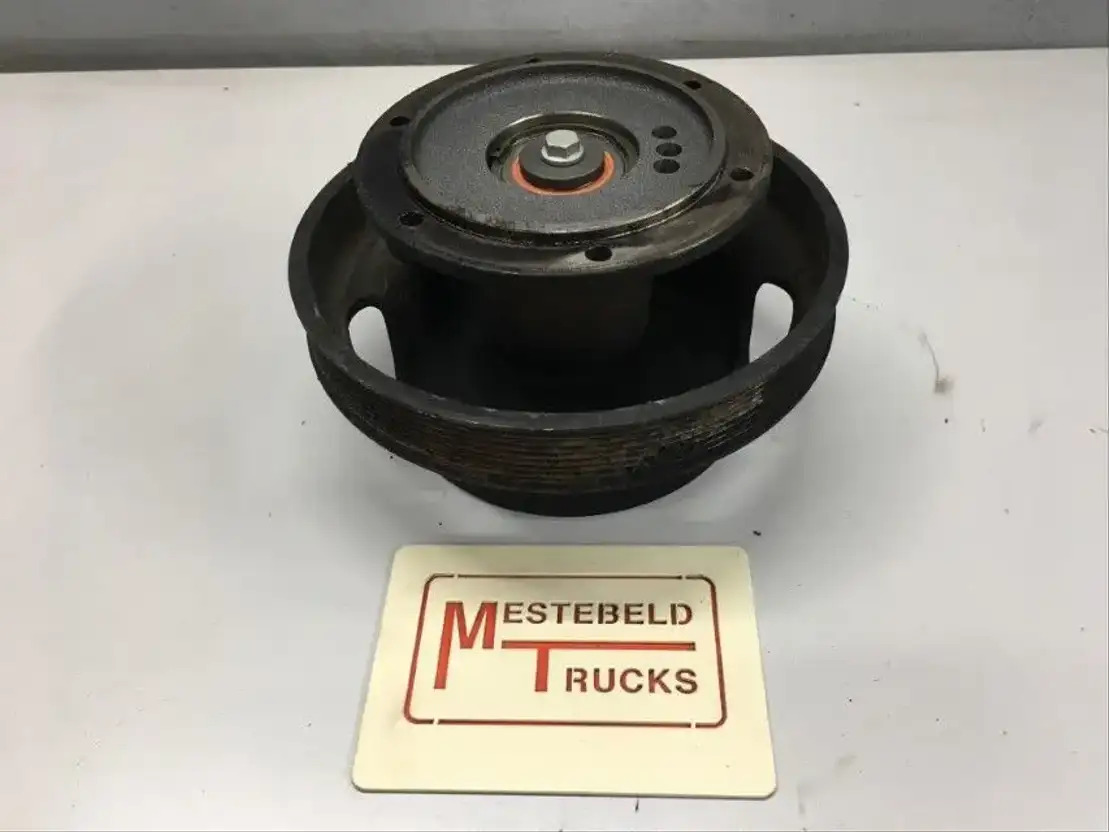 Mercedes-Benz Poelie met ventilatorflens Actros  - Engine and parts for Truck: picture 1 Mercedes-Benz Poelie met ventilatorflens Actros  - Engine and parts for Truck: picture 1