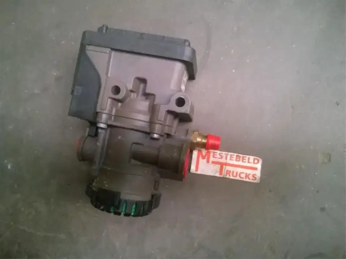 Renault EBS Voorasmodulator - Brake parts for Truck: picture 1 Renault EBS Voorasmodulator - Brake parts for Truck: picture 1