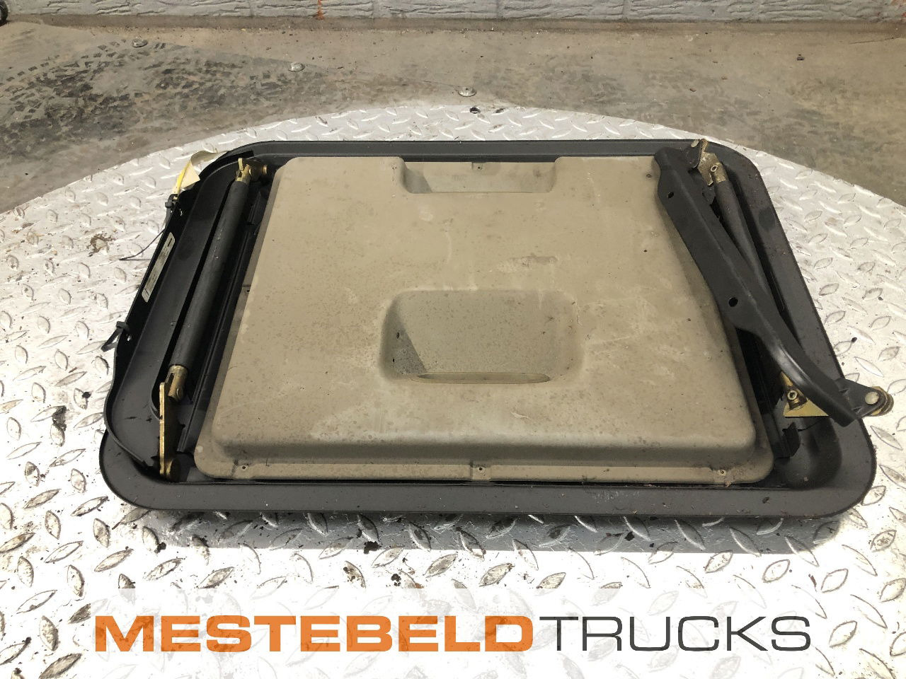 Scania Dakluik P94 - Cab and interior for Truck: picture 2 Scania Dakluik P94 - Cab and interior for Truck: picture 2