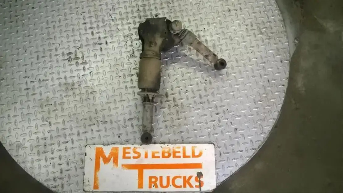 Volvo Cabinebevestiging achter - Cab and interior for Truck: picture 1 Volvo Cabinebevestiging achter - Cab and interior for Truck: picture 1