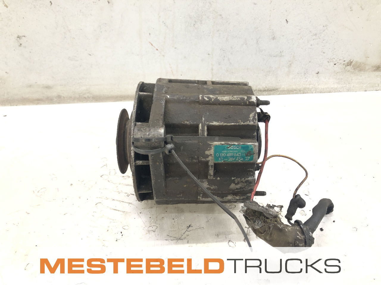 Volvo Dynamo 28 V -45 A - Engine and parts for Truck: picture 1 Volvo Dynamo 28 V -45 A - Engine and parts for Truck: picture 1