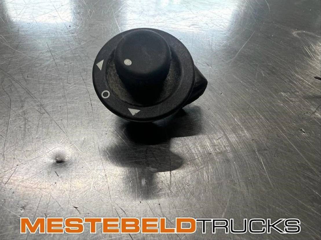 Volvo Schakelaar spiegel verstelling - Electrical system for Truck: picture 1 Volvo Schakelaar spiegel verstelling - Electrical system for Truck: picture 1