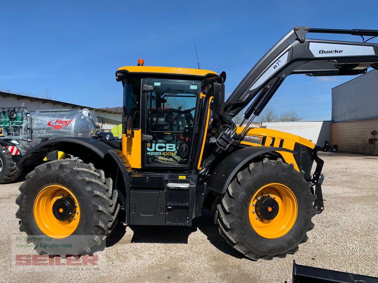 JCB Fastrac 4220 ICON + Frontlader Q7S - Farm tractor: picture 2 JCB Fastrac 4220 ICON + Frontlader Q7S - Farm tractor: picture 2