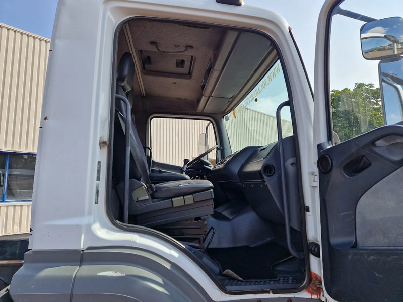 Cab chassis truck Mercedes-Benz Atego 2628 6x4, Manual gear, full steel suspension: picture 13