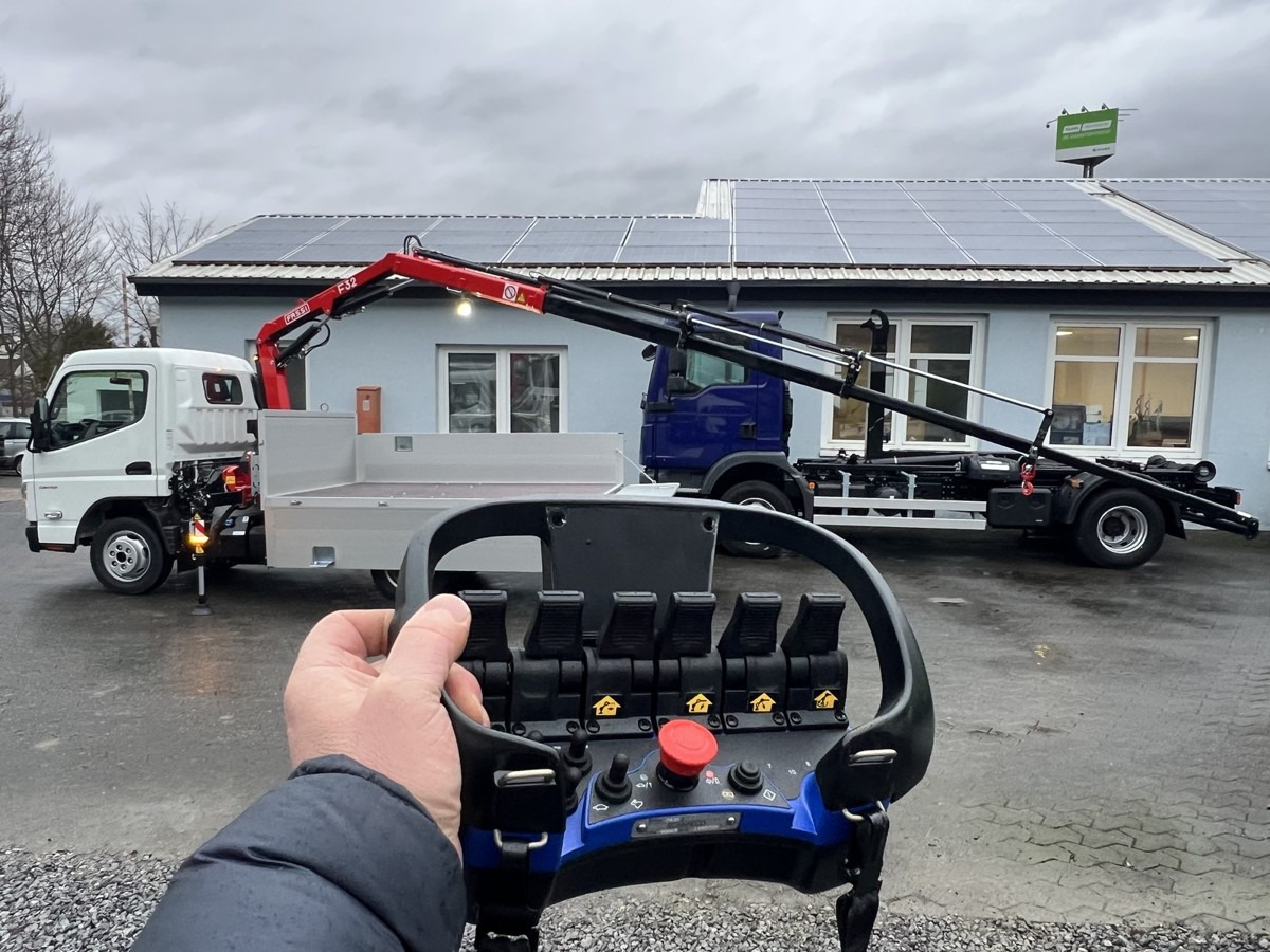FUSO 3S15 Alu Pritsche 2.80m Ladekran Funk! sofort ve - Dropside/ Flatbed truck, Crane truck: picture 2 FUSO 3S15 Alu Pritsche 2.80m Ladekran Funk! sofort ve - Dropside/ Flatbed truck, Crane truck: picture 2