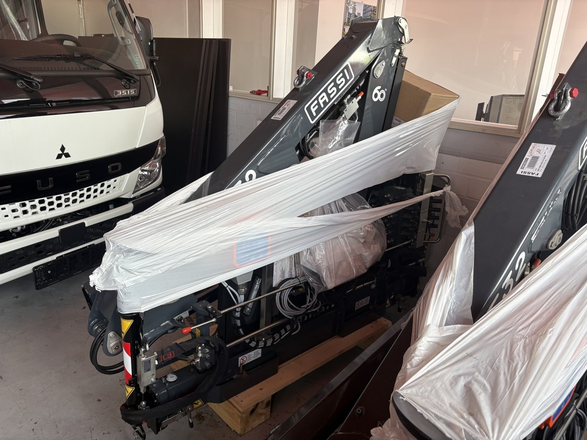 Ladekran Fassi F32A.023 Funk! NEU sofort verfügb - Loader crane: picture 1 Ladekran Fassi F32A.023 Funk! NEU sofort verfügb - Loader crane: picture 1