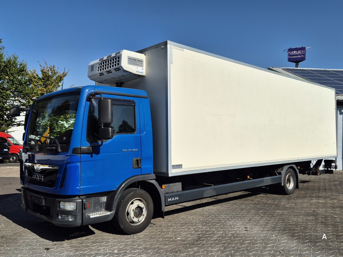 MAN TGL 12.250 BL Kühlkoffer 8,20m LBW - Refrigerator truck: picture 1 MAN TGL 12.250 BL Kühlkoffer 8,20m LBW - Refrigerator truck: picture 1