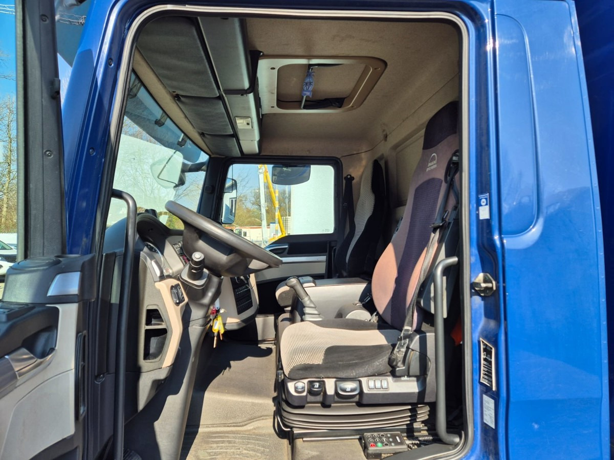 MAN TGL 8.220 Koffer 6.20m LBW AHK 8.190 - Autotransporter truck, Van: picture 2 MAN TGL 8.220 Koffer 6.20m LBW AHK 8.190 - Autotransporter truck, Van: picture 2