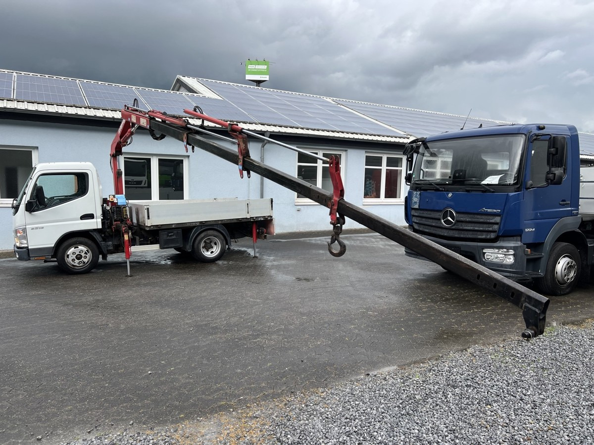 MITSUBISHI Canter 5S13 m. Ladekran Ferrari 530 3xhydr1xmech - Flatbed van: picture 4 MITSUBISHI Canter 5S13 m. Ladekran Ferrari 530 3xhydr1xmech - Flatbed van: picture 4