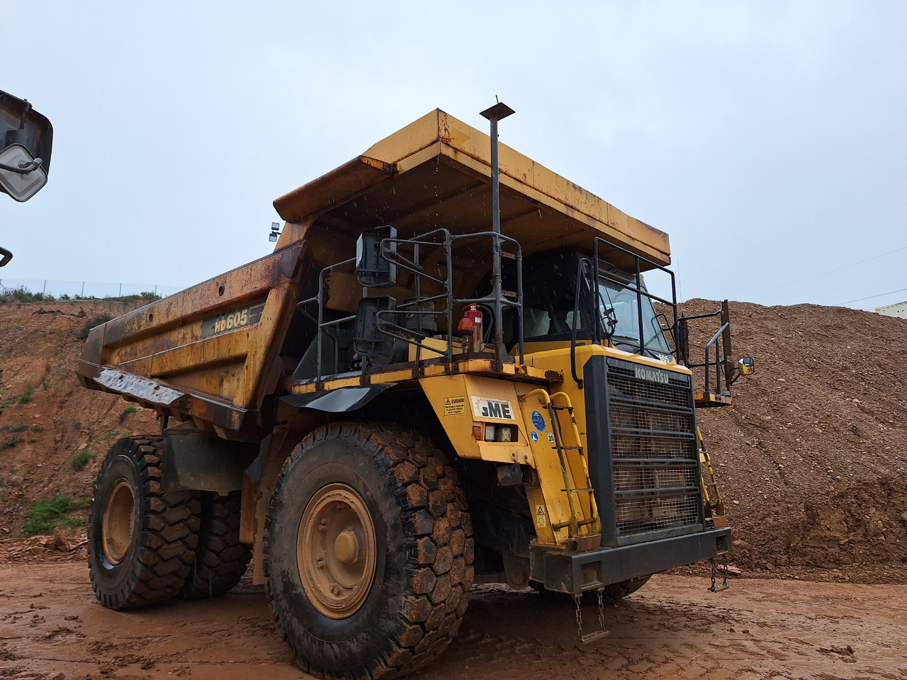 KOMATSU HD605-7EO - Rigid dumper/ Rock truck: picture 1 KOMATSU HD605-7EO - Rigid dumper/ Rock truck: picture 1