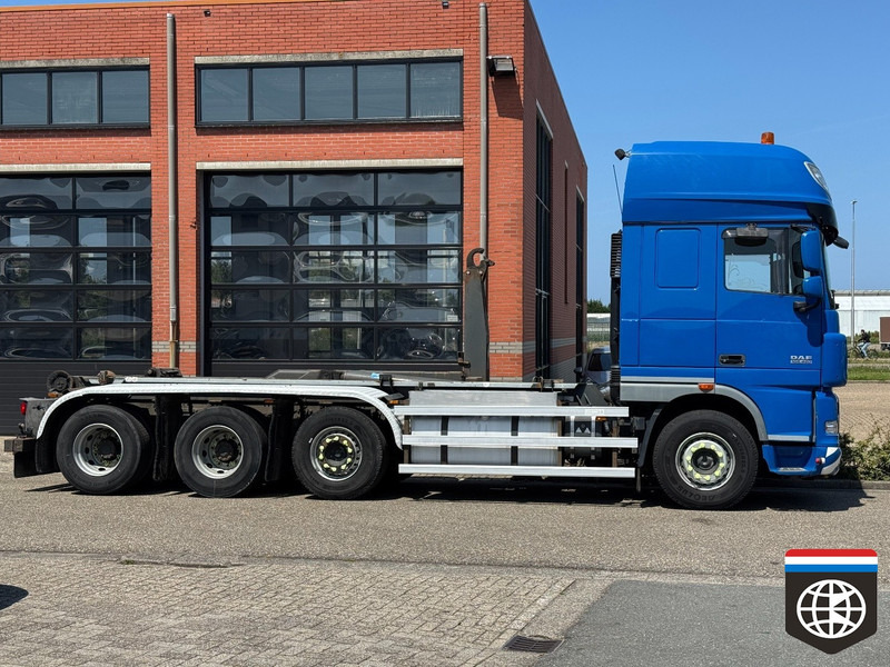 DAF XF 105.460 8X2/4 - 30t hooklift - CLEAN HOLLAND TRUCK - Hook lift truck: picture 4 DAF XF 105.460 8X2/4 - 30t hooklift - CLEAN HOLLAND TRUCK - Hook lift truck: picture 4