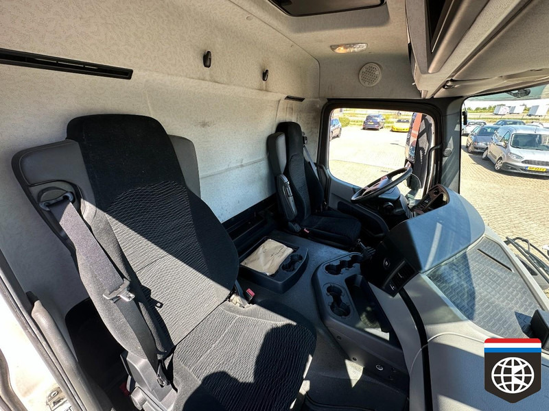 Curtainsider truck Mercedes-Benz ANTOS: picture 15 Curtainsider truck Mercedes-Benz ANTOS: picture 15