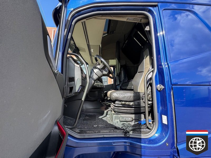 Volvo FH 500 - Globe XL - Ipark - 2x Tank - Tractor unit: picture 4 Volvo FH 500 - Globe XL - Ipark - 2x Tank - Tractor unit: picture 4