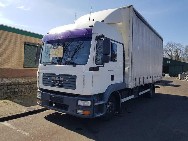 MAN TGL 12.210 4x2 BL - Box truck: picture 1 MAN TGL 12.210 4x2 BL - Box truck: picture 1