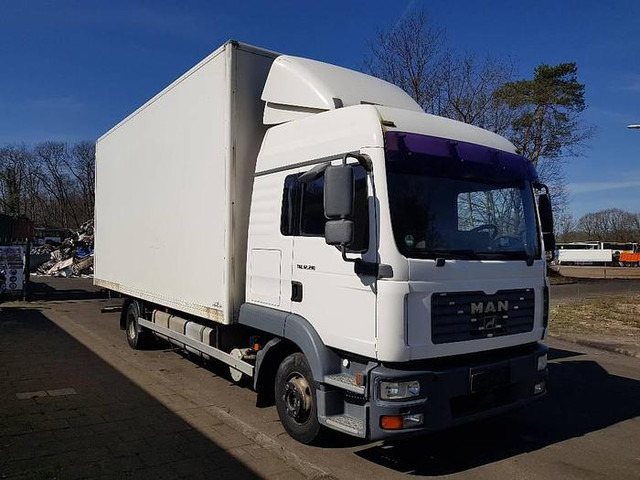 MAN TGL 12.210 4x2 BL - Box truck: picture 3 MAN TGL 12.210 4x2 BL - Box truck: picture 3